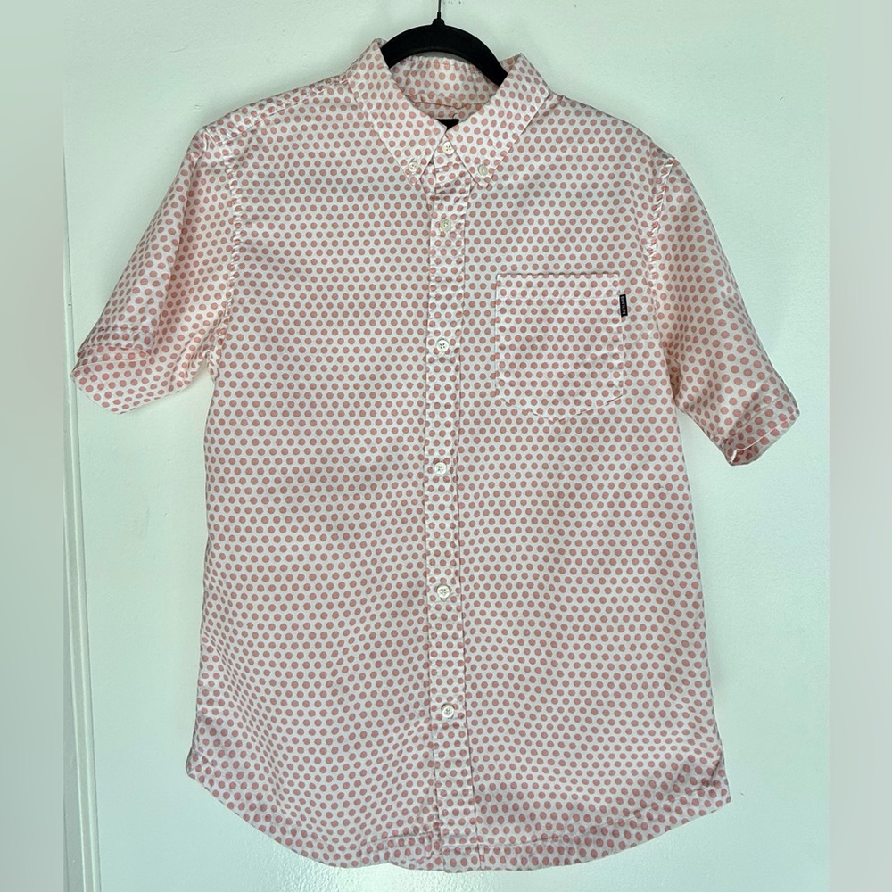 Quiet Life | Short-sleeved Button-Down Shirt in Pink Polka Dot Pattern